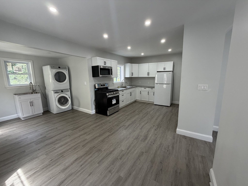 75 Draper Avenue, Unit 75 Mansfield, MA 02048 - Photo 3 of 17