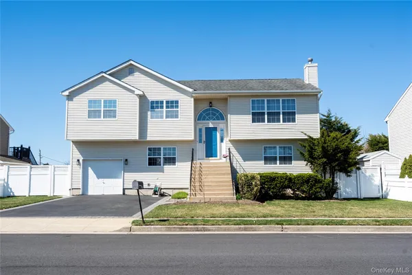 $839,000 | 17 Clifton Street, Farmingdale, NY 11735