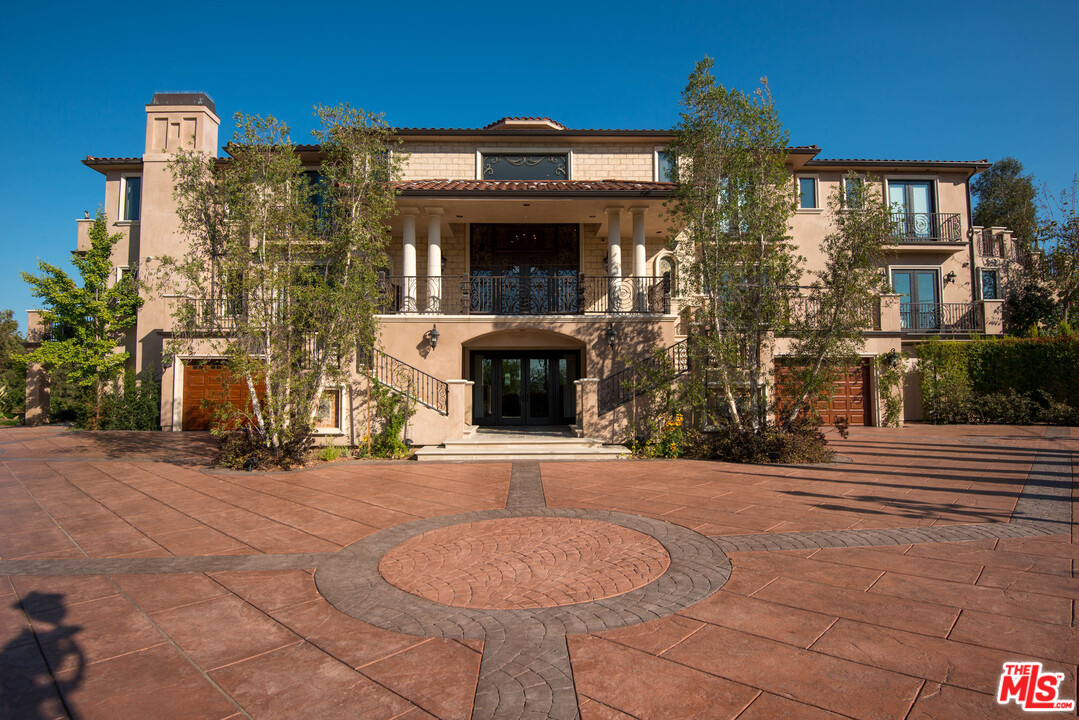 4775 Topeka Drive Tarzana, CA 91356 - Photo 2 of 19 a front view of a building