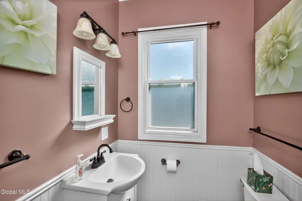 $545,000 | 484 Kenwood Avenue, Bethlehem, NY 12054