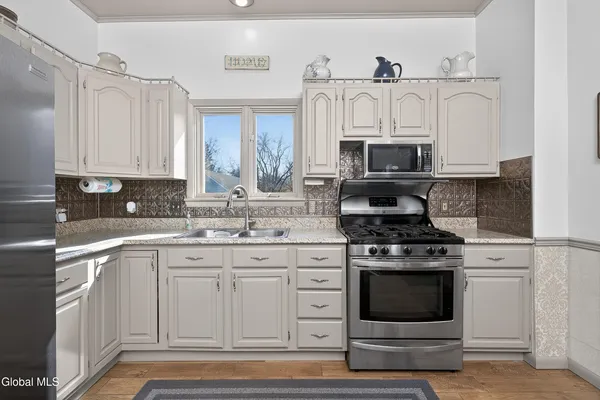 $545,000 | 484 Kenwood Avenue, Bethlehem, NY 12054