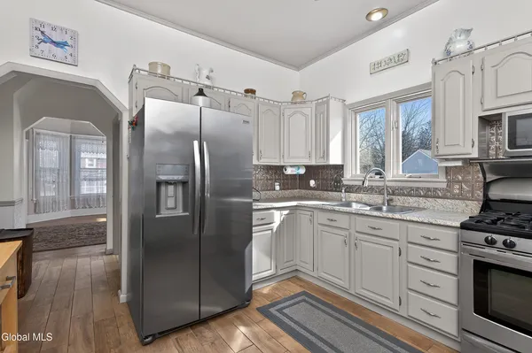 $545,000 | 484 Kenwood Avenue, Bethlehem, NY 12054