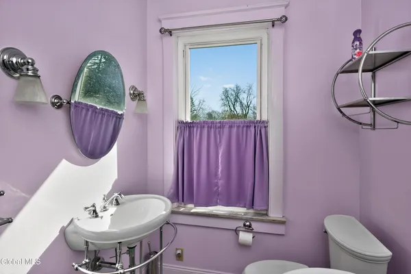 $545,000 | 484 Kenwood Avenue, Bethlehem, NY 12054