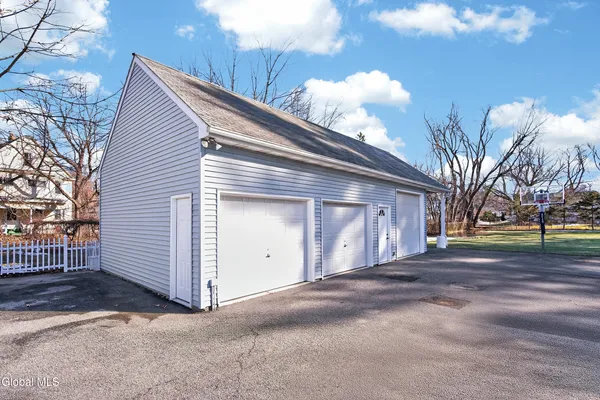 $545,000 | 484 Kenwood Avenue, Bethlehem, NY 12054