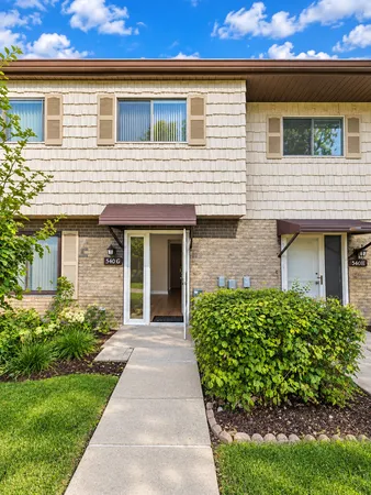 $299,900 | 540 West Lodge Trail, Unit G, Wheeling, IL 60090