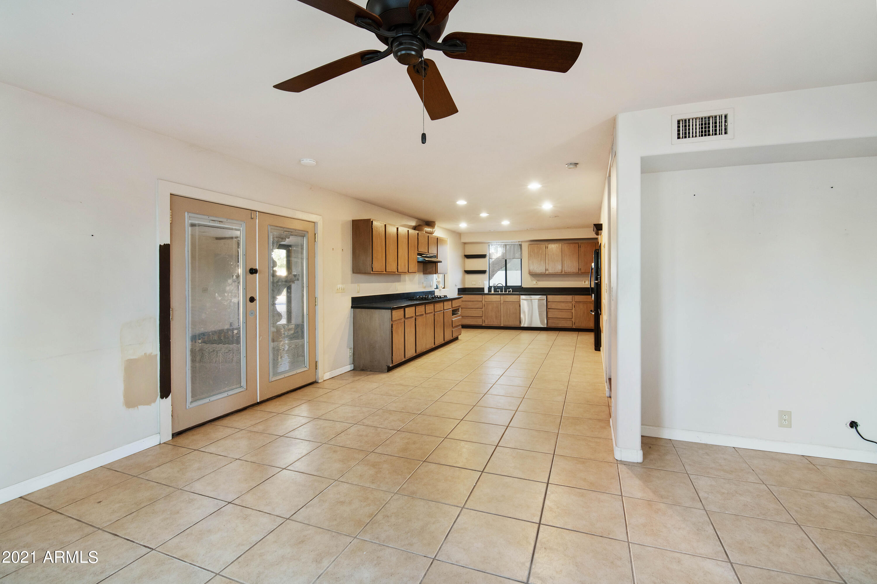 4473 South Basha Road Chandler, AZ 85248 - Photo 14 of 87 Dining/Kitchen