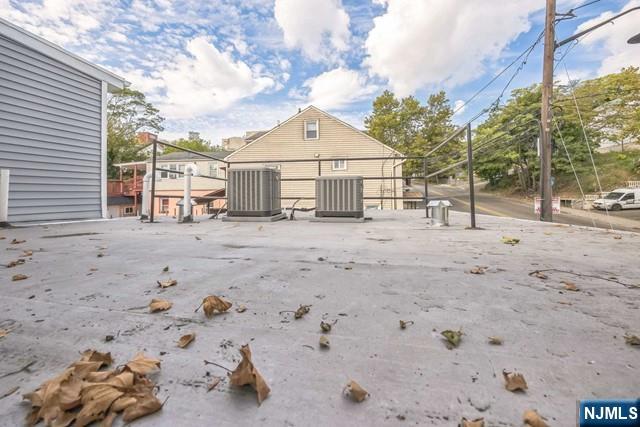 541 Union Avenue Paterson, NJ 07522 - Photo 27 of 28 a view of a dry yard with a tree