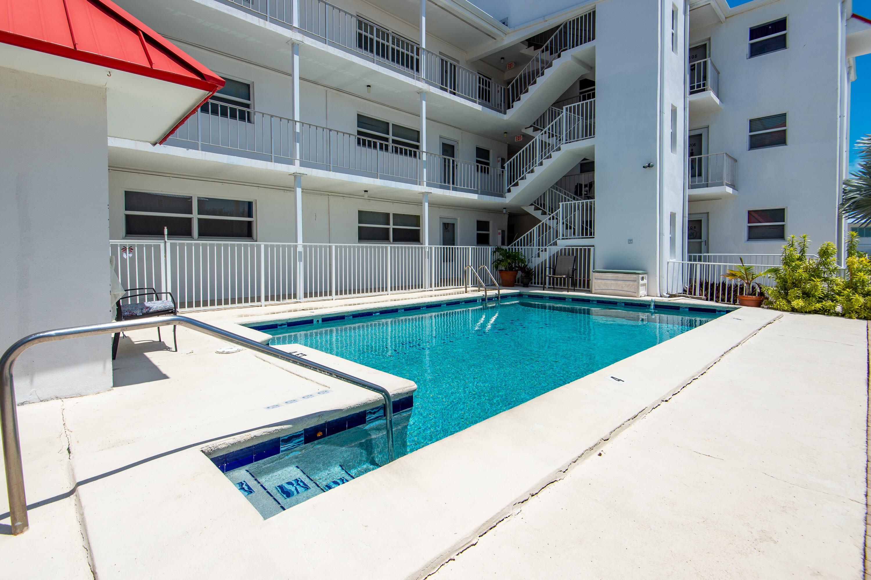 605 Sombrero Beach Road, Unit 104 Marathon, FL 33050 - Photo 4 of 21 SPP_3181-HDR