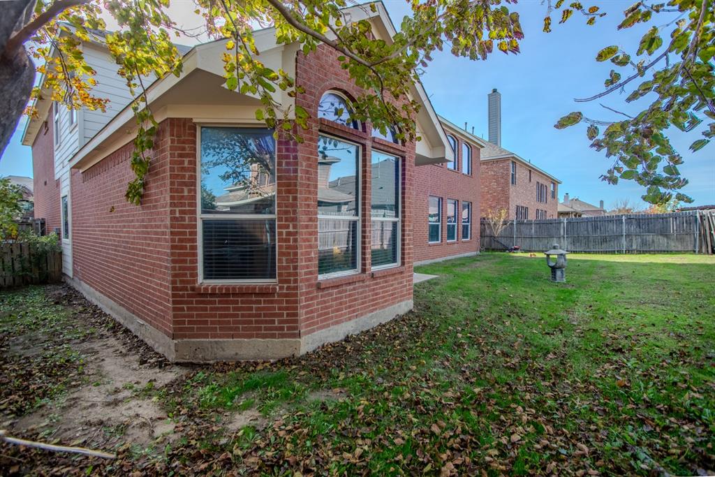 2228 Sparrow Hawk Court Grand Prairie, TX 75052 - Photo 5 of 28