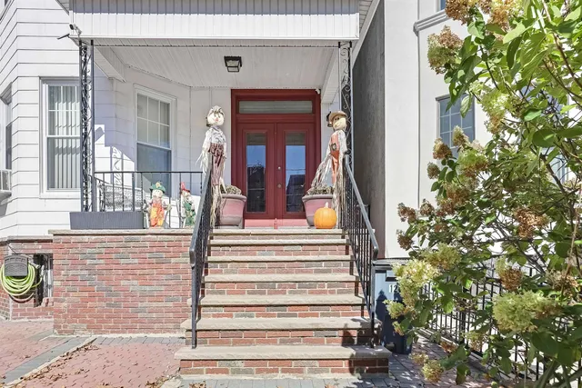 $2,600 | 128 Oak Street, Unit 2, Weehawken, NJ 07086