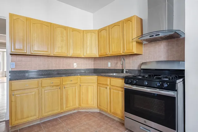 $2,500 | 128 Oak Street, Unit 2, Weehawken, NJ 07086