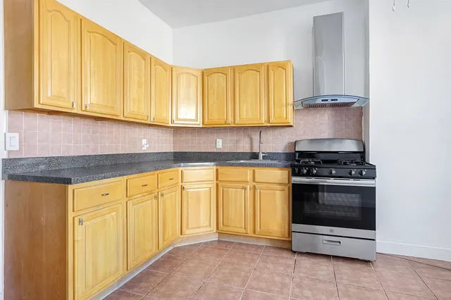 $2,500 | 128 Oak Street, Unit 2, Weehawken, NJ 07086