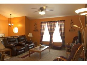 411 South Austin Springs Road Johnson City, TN 37601 - Photo 4 of 24 Living Room