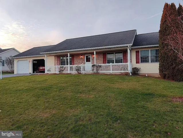 $325,000 | 17 Vista Drive, Fredericksburg, PA 17026