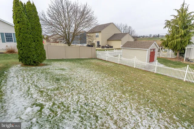 $325,000 | 17 Vista Drive, Fredericksburg, PA 17026