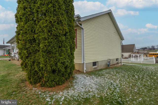 $325,000 | 17 Vista Drive, Fredericksburg, PA 17026