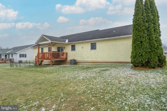 $325,000 | 17 Vista Drive, Fredericksburg, PA 17026