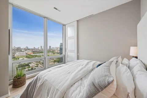 $675,000 | 500 West Superior Street, Unit 1602, Chicago, IL 60654