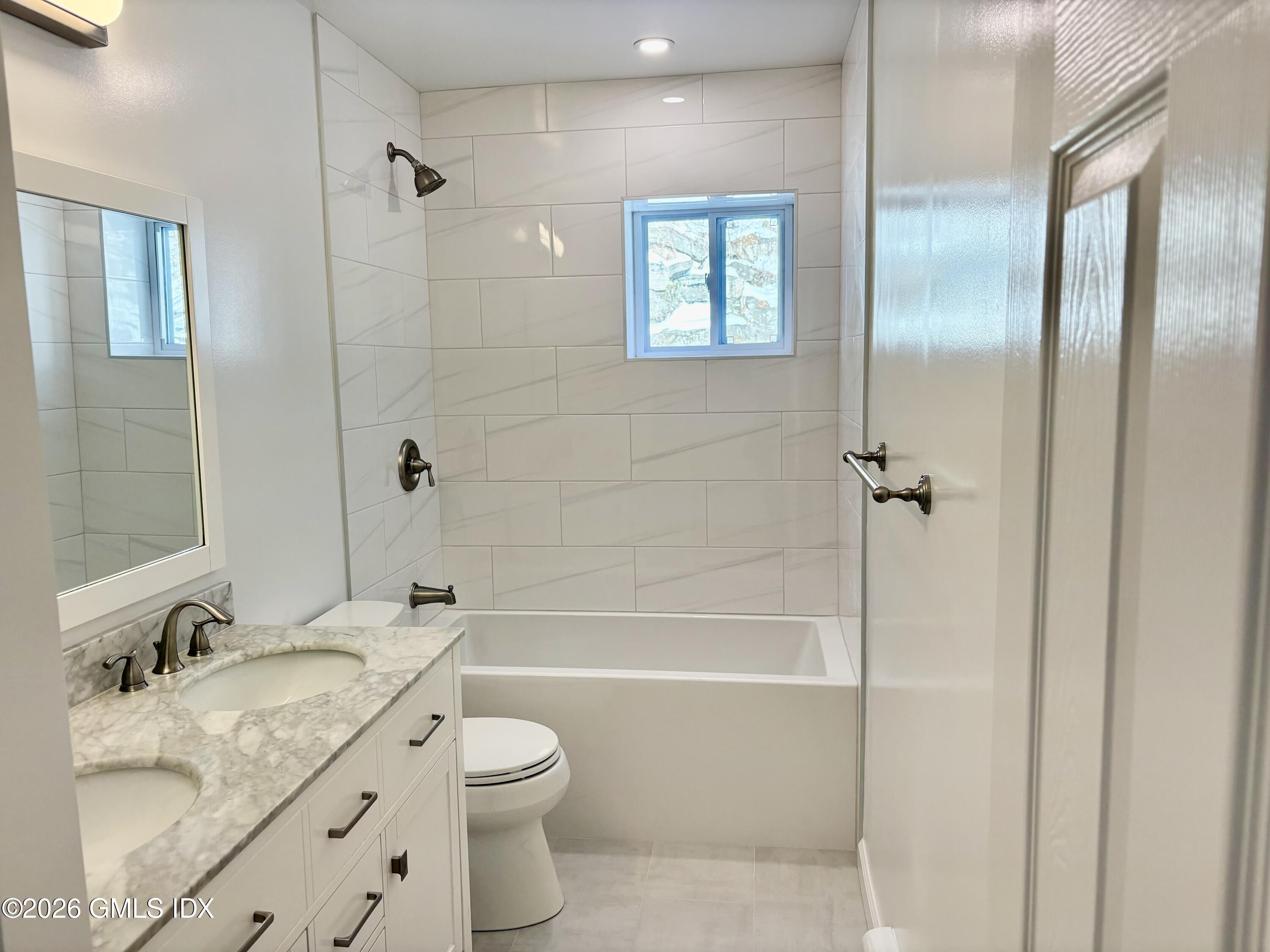 29 Fado Lane Cos Cob, CT 06807 - Photo 8 of 18 IMG_E4779