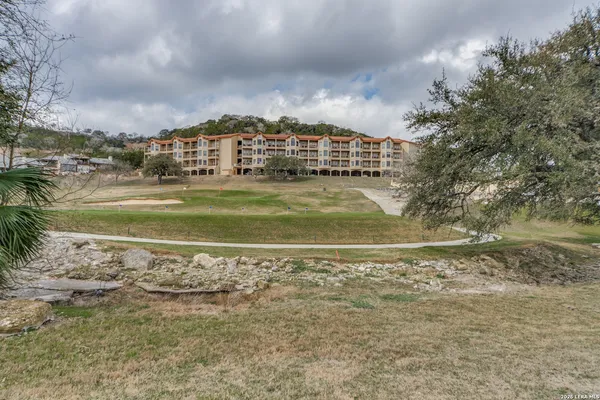 $315,000 | 20 Tapatio Drive East, Unit 101, Boerne, TX 78006