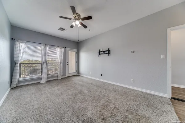 $305,000 | 20 Tapatio Drive East, Unit 101, Boerne, TX 78006