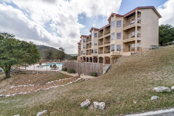 $315,000 | 20 Tapatio Drive East, Unit 101, Boerne, TX 78006