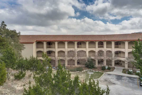 $315,000 | 20 Tapatio Drive East, Unit 101, Boerne, TX 78006