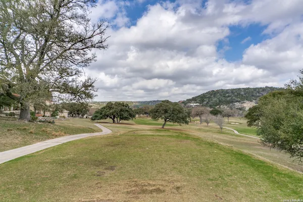 $315,000 | 20 Tapatio Drive East, Unit 101, Boerne, TX 78006