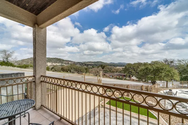 $305,000 | 20 Tapatio Drive East, Unit 101, Boerne, TX 78006