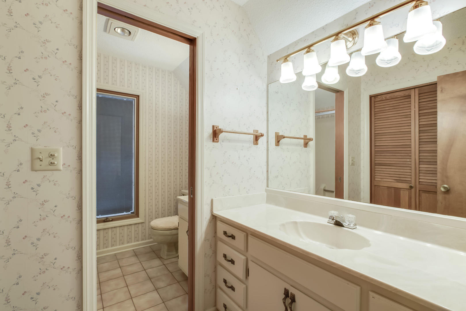 4551 Unitia Road Lenoir City, TN 37772 - Photo 22 of 40 22_4551 Unitia Road_GuestBath1
