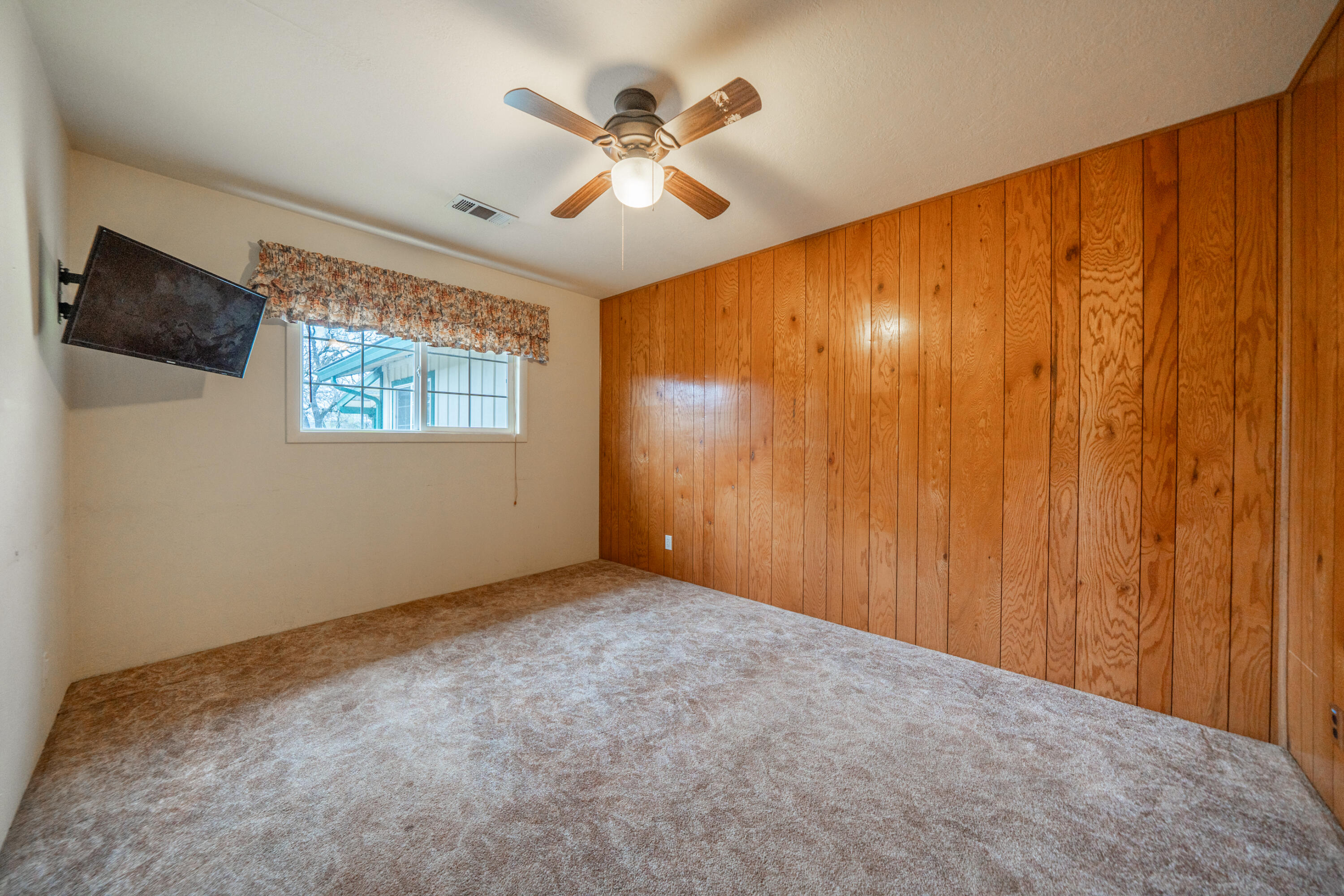 3586 East Keswick Dam Road Redding, CA 96003 - Photo 18 of 29 Bedroom 3