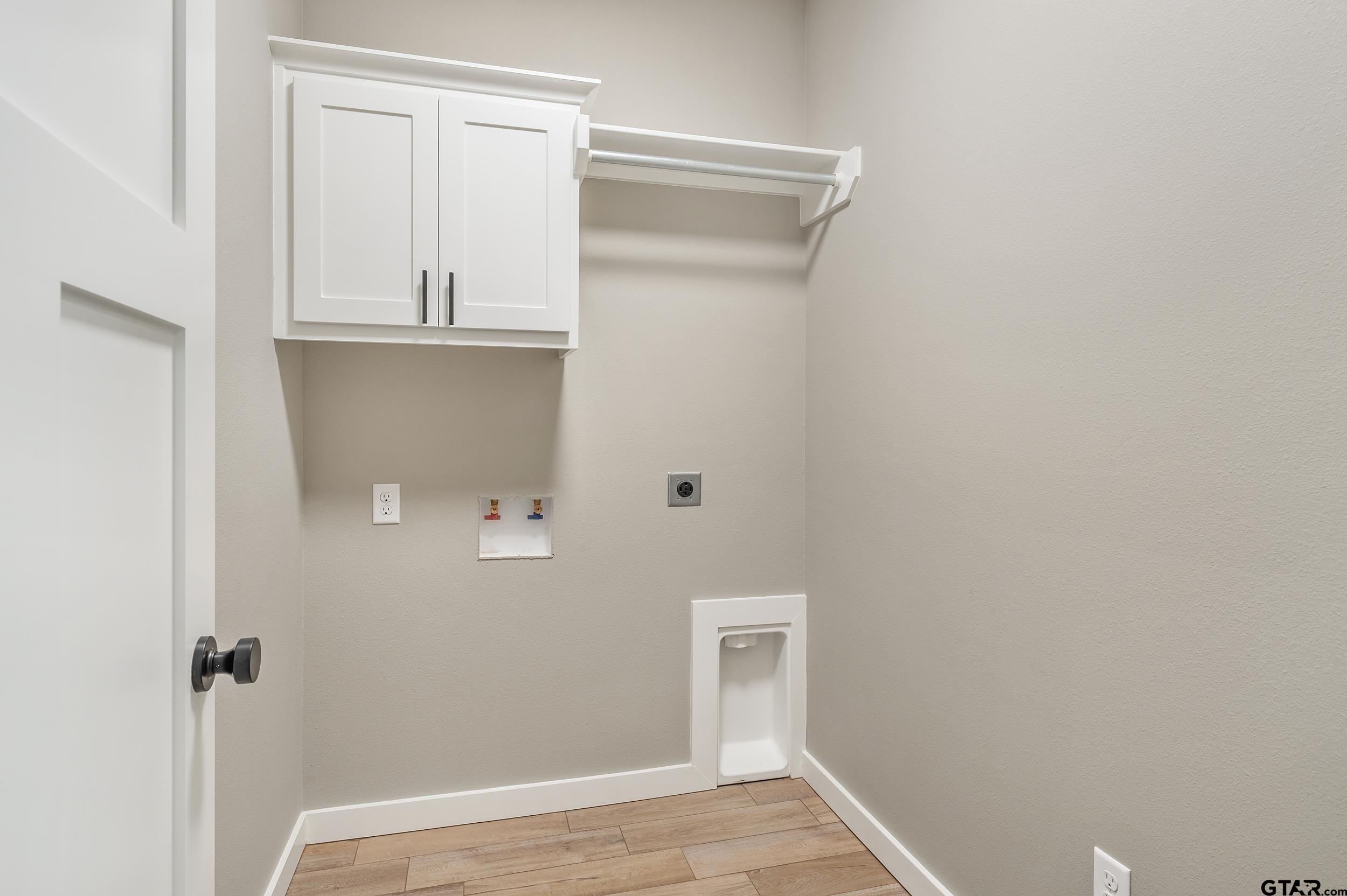 16418 Crossing Circle Lindale, TX 75771 - Photo 22 of 31 a view of bathroom