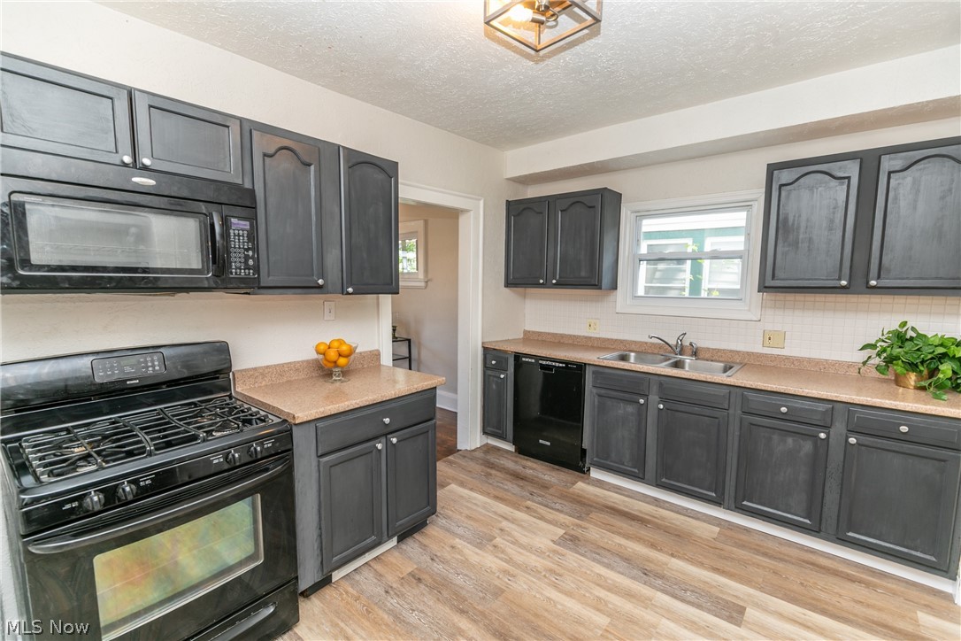 3252 Tullamore Road Cleveland, OH 44118 - Photo 12 of 35 Gallery Image 12