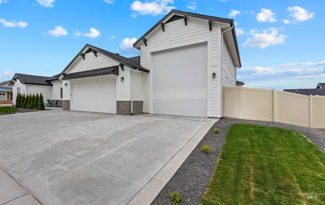 $679,995 | 9943 West Sunberry Court, Star, ID 83669
