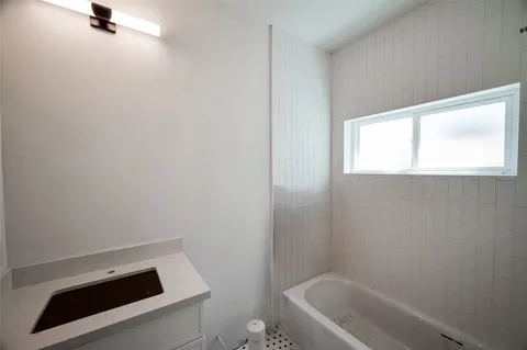 $500,000 | 904 Kern Street, Unit C, Houston, TX 77009