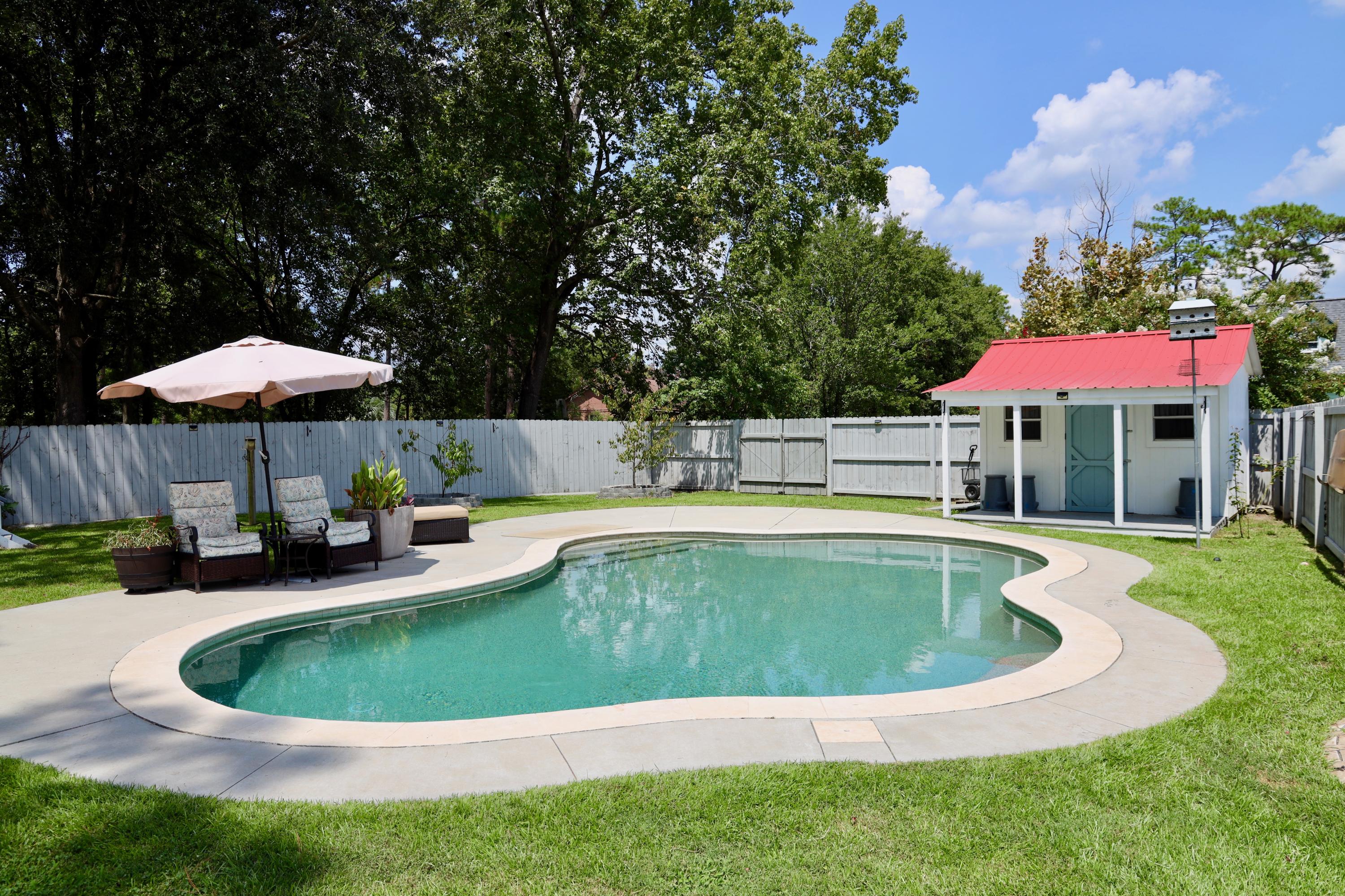 100 Ruffin Court Summerville, SC 29486 - Photo 20 of 32 Salt-water Pool