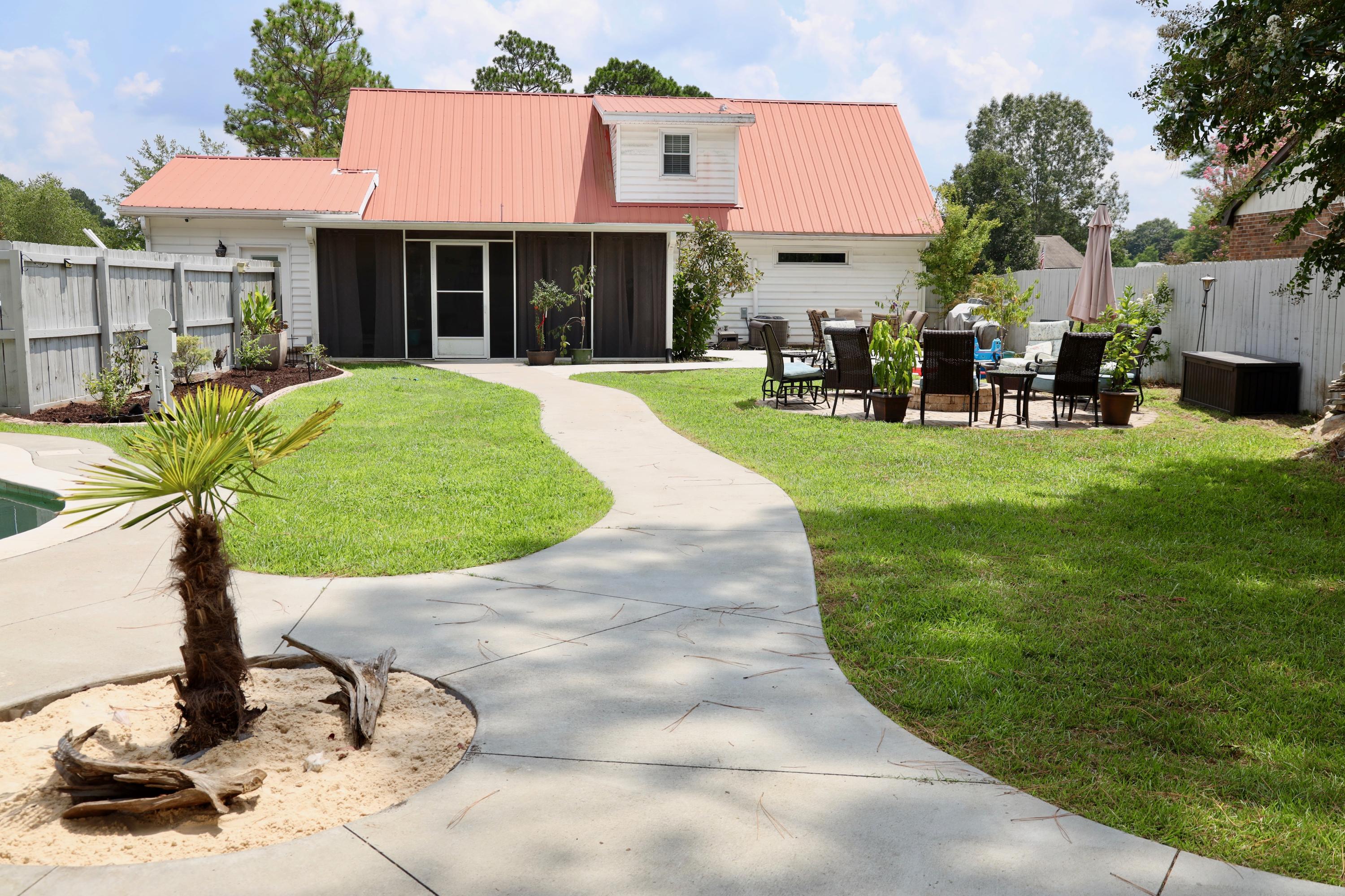 100 Ruffin Court Summerville, SC 29486 - Photo 26 of 32 Backyard