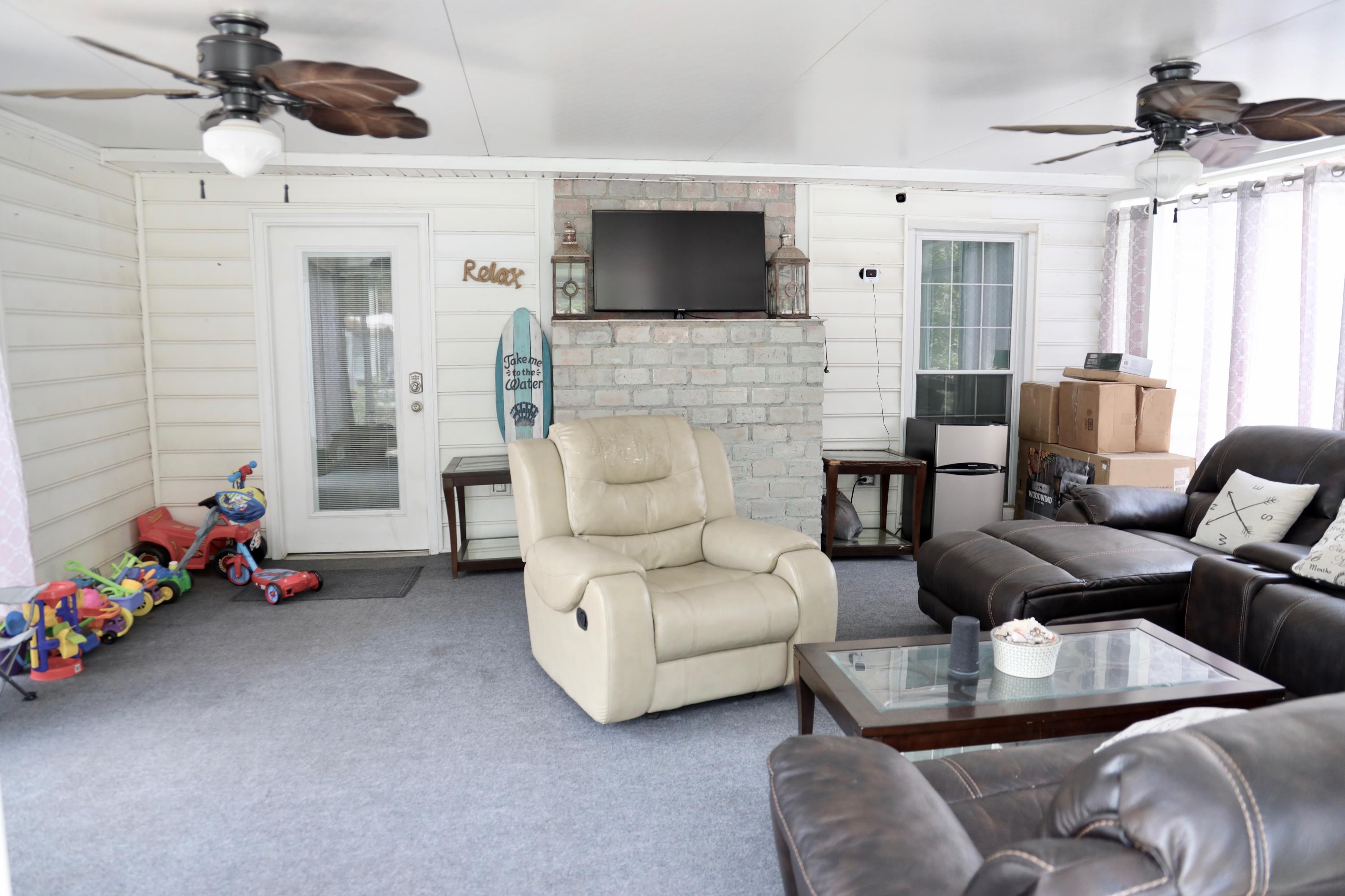 100 Ruffin Court Summerville, SC 29486 - Photo 29 of 32 Screened porch