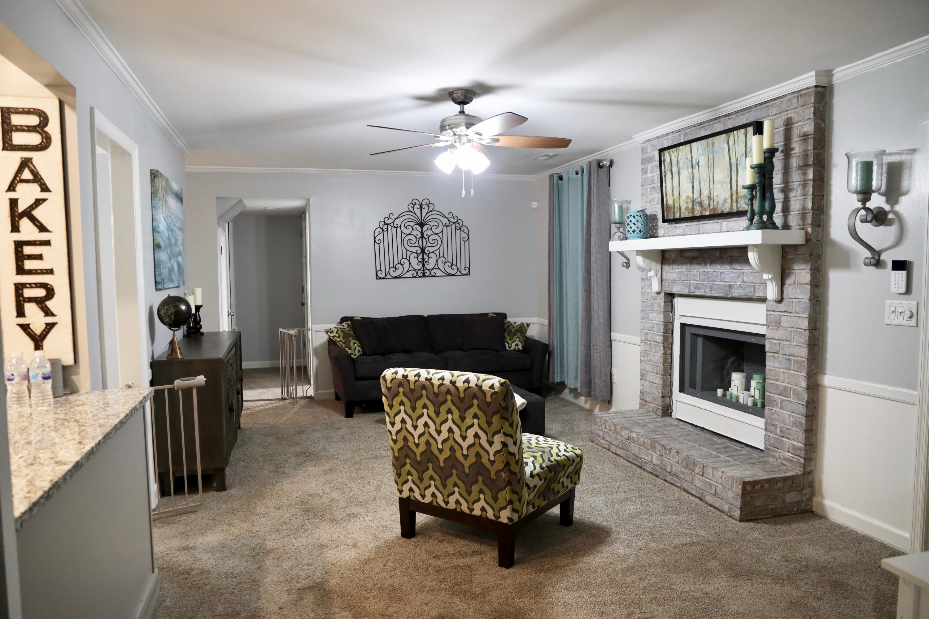 100 Ruffin Court Summerville, SC 29486 - Photo 9 of 32 Living room