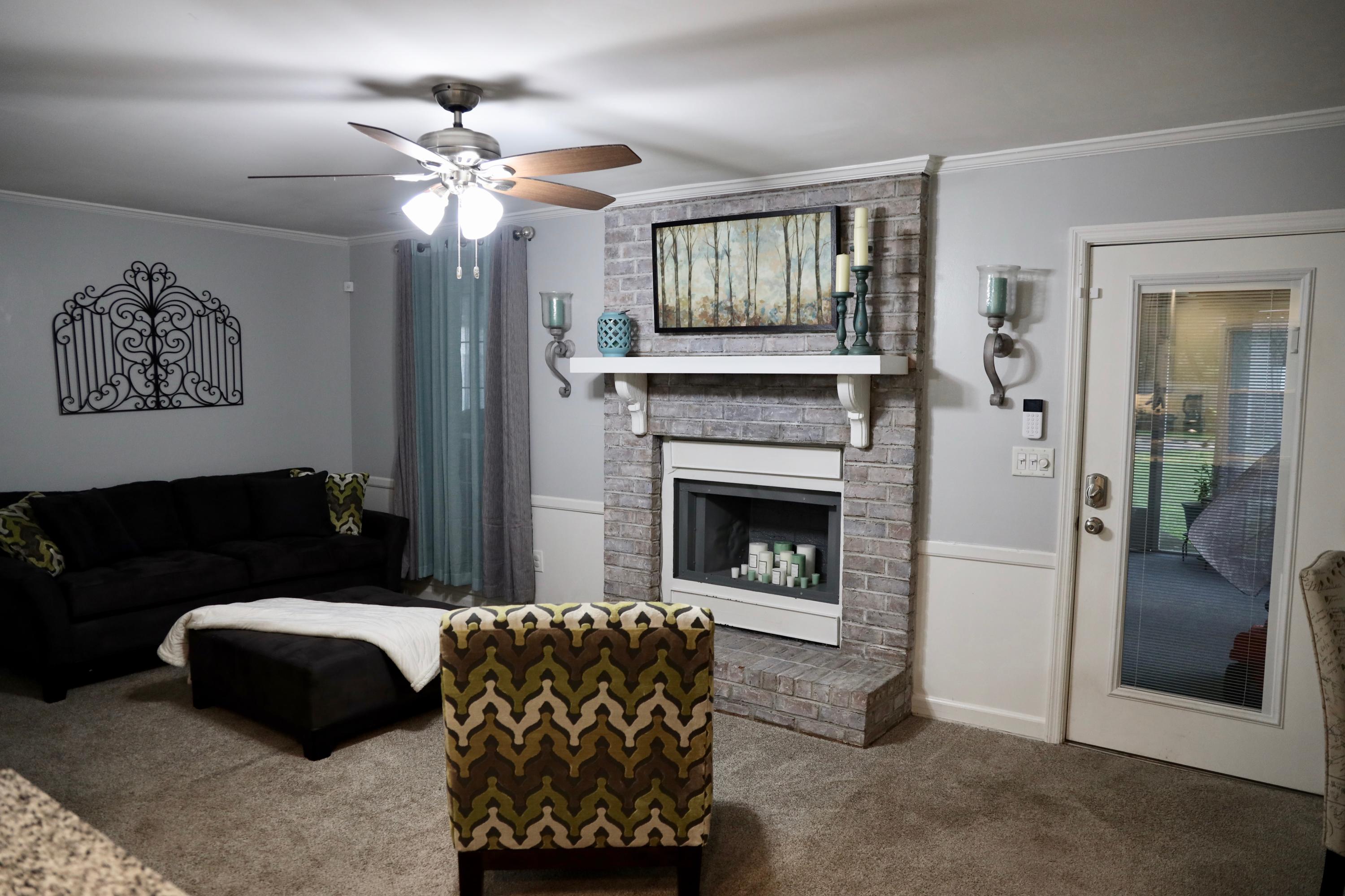 100 Ruffin Court Summerville, SC 29486 - Photo 10 of 32 Living room