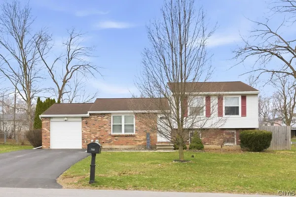 $264,900 | 7352 Tomwood Drive, Salina, NY 13090