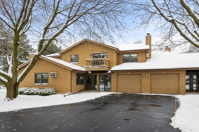 $179,900 | 1160 Brittany Court, Unit 93, Neenah, WI 54956