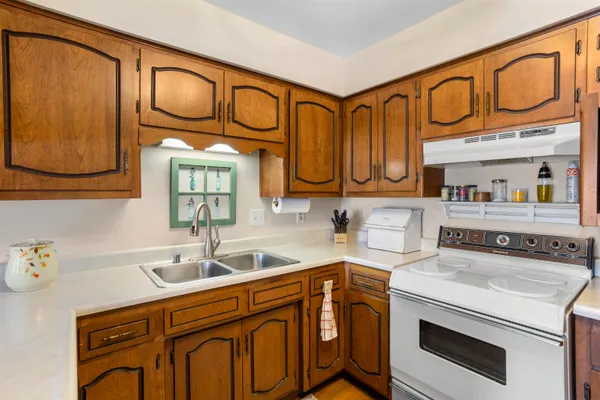 $174,900 | 1160 Brittany Court, Unit 93, Neenah, WI 54956