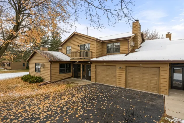 $184,900 | 1160 Brittany Court, Unit 93, Neenah, WI 54956