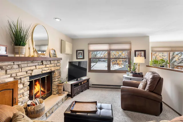 $184,900 | 1160 Brittany Court, Unit 93, Neenah, WI 54956