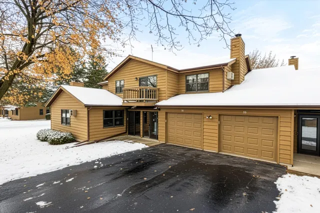 $179,900 | 1160 Brittany Court, Unit 93, Neenah, WI 54956