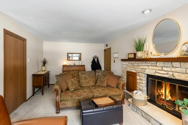 $184,900 | 1160 Brittany Court, Unit 93, Neenah, WI 54956