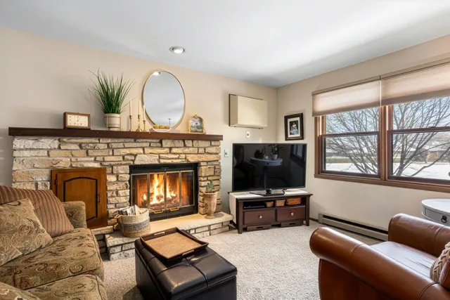 $184,900 | 1160 Brittany Court, Unit 93, Neenah, WI 54956