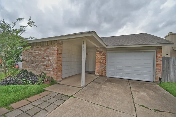 $1,500 | 6327 Porterway Drive, Houston, TX 77084