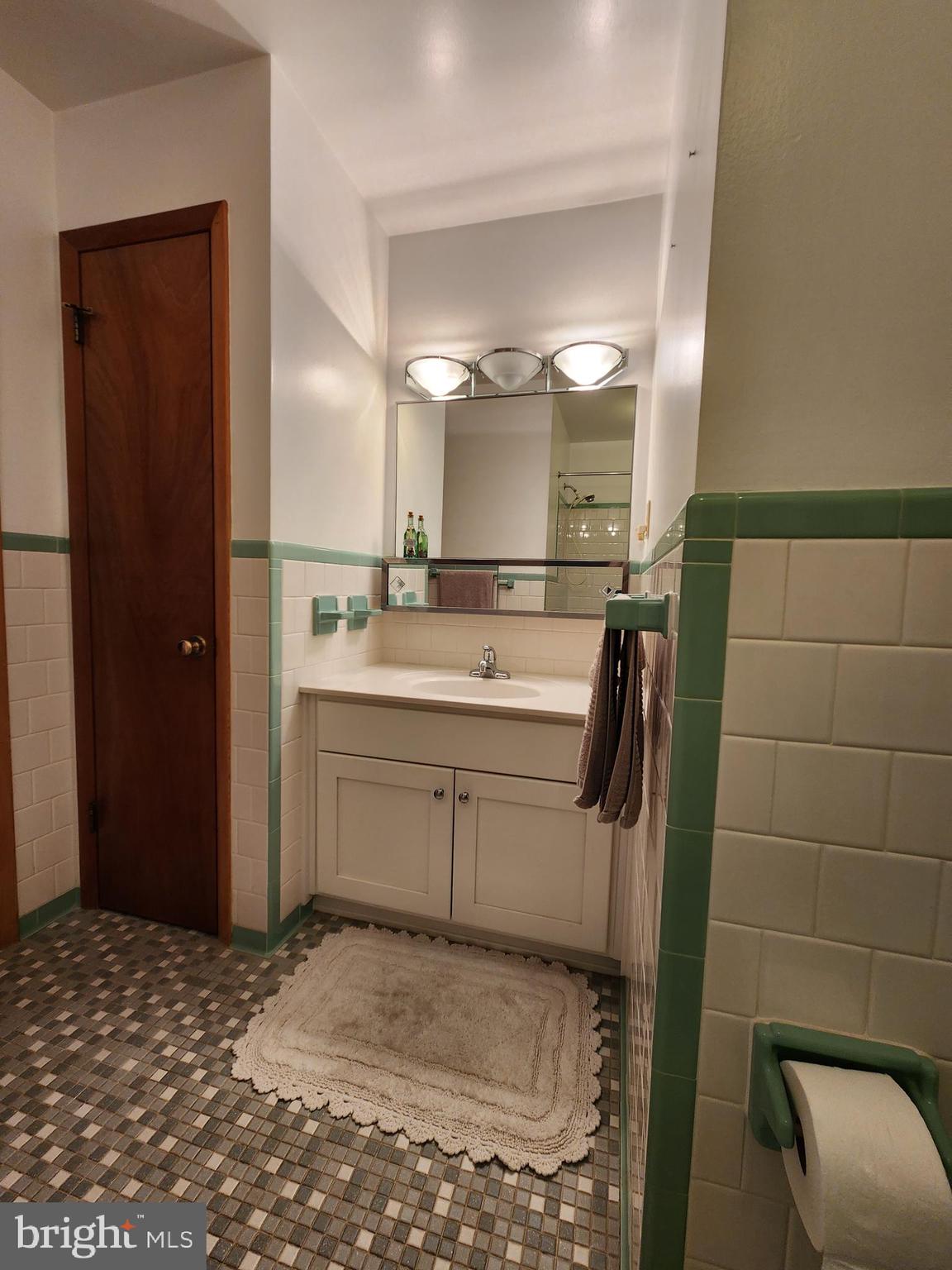 2015 Robertson Road Bel Air, MD 21015 - Photo 29 of 64 Hall bathroom with linen closet